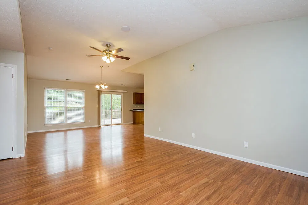4 bed, 2.0 bath, 1647 sqft, $1,950 — Photo 3