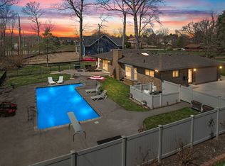 215 Stark Rd, Rochester Hills, MI 48307