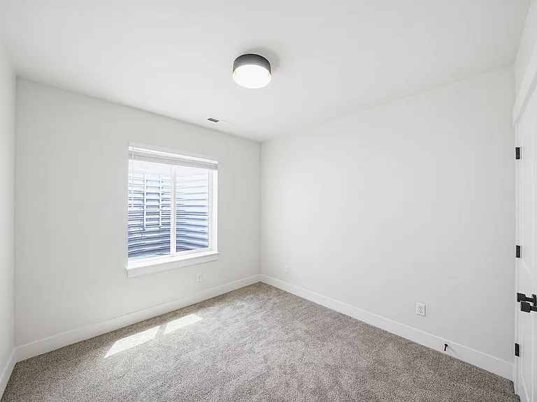 445 E River Ln — Photo 47