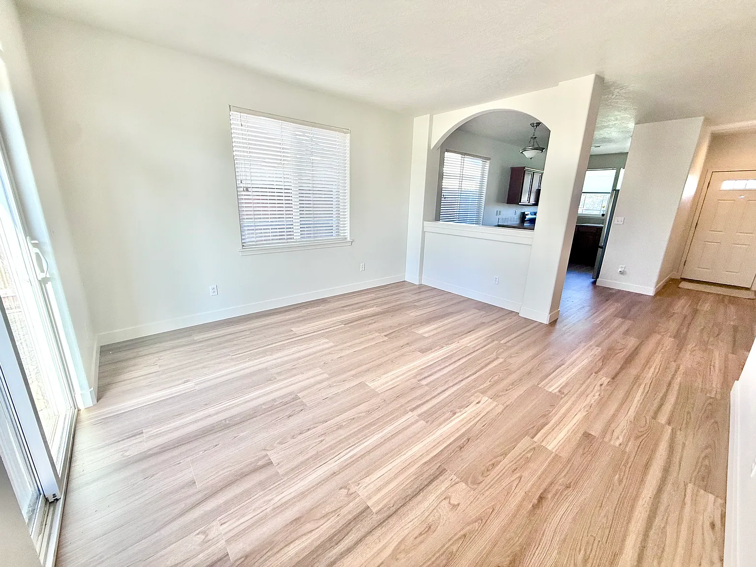 3 bed, 1640 sqft, $2,300 — Photo 2