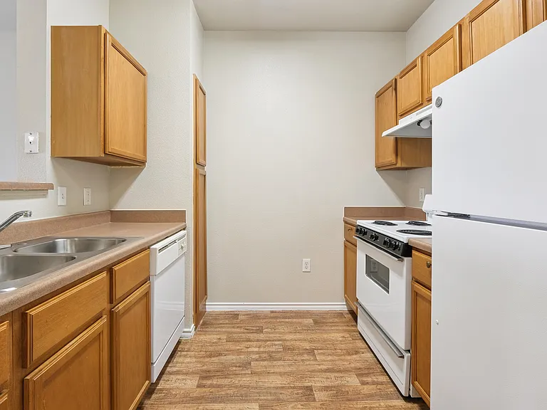 Sequoia Park Apartments — Photo 5