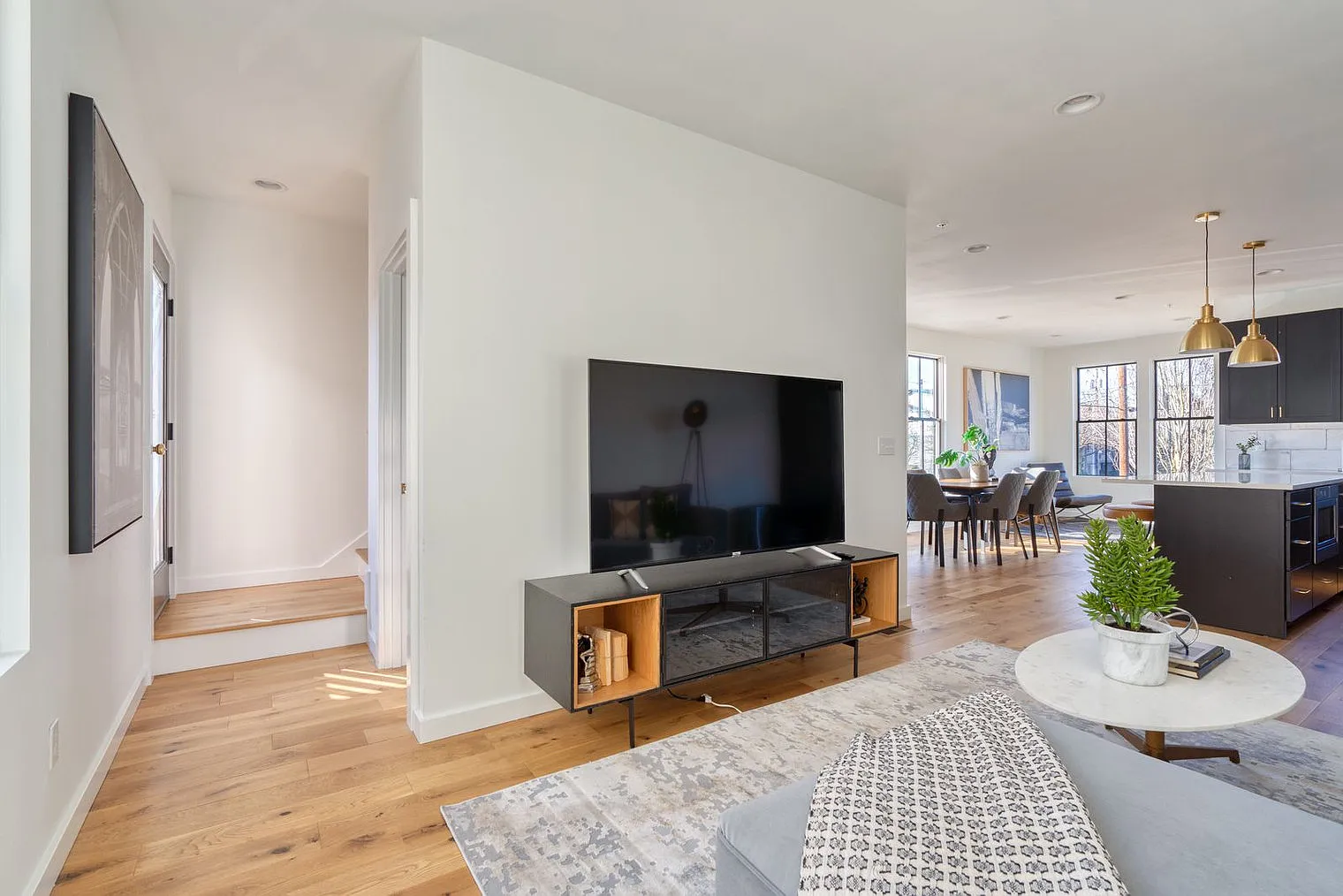 2 bed, 2.0 bath, 2045 sqft, $3,490 — Photo 4