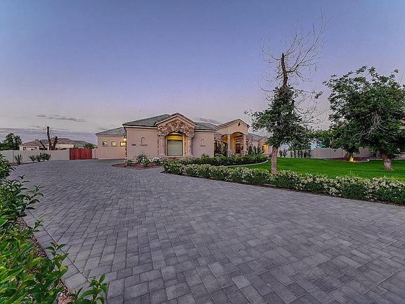 102Twilight_FrontLeft_DrivewayLongshot