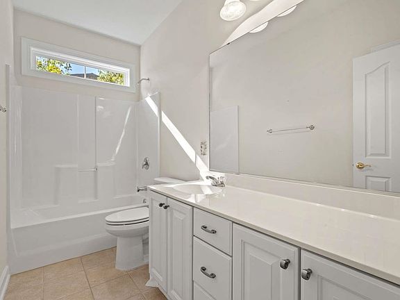 5th image of 355 Camden Circle