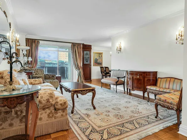 110-11 Queens Boulevard image 1 of 21