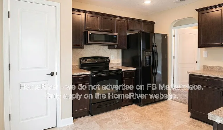 676 Broad Dr — Photo 2