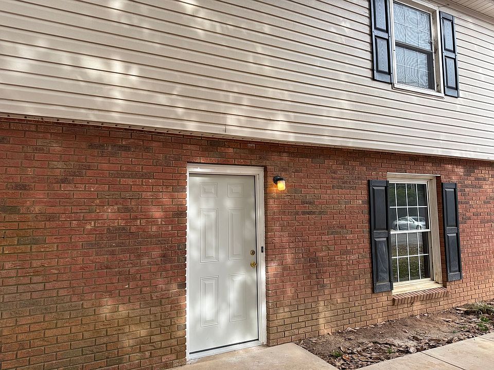 1st image of 405 17th Ave NE #11