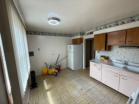 2nd image of 6440-6442 N Richmond St #6440-2B
