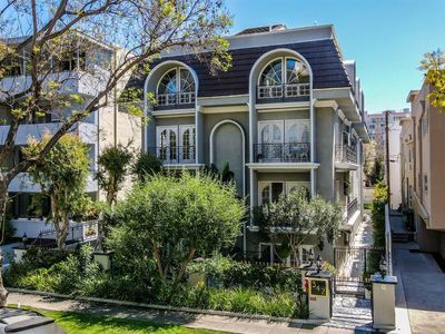 342 N Palm Dr, Beverly Hills, CA, 90210