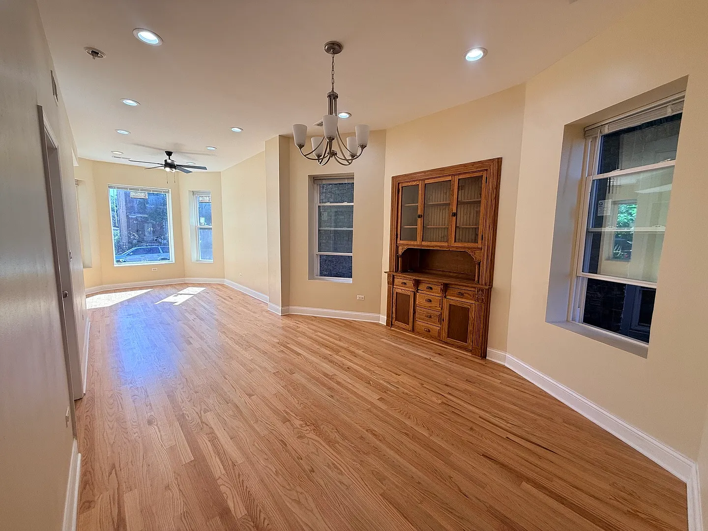3 bed, 1100 sqft, $1,800 — Photo 3