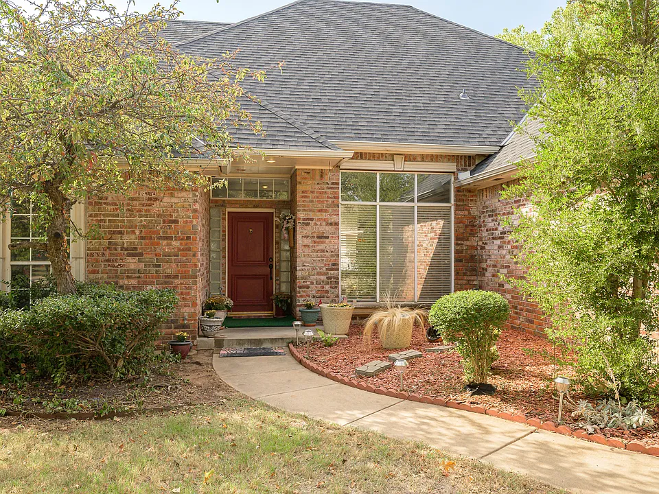 2424 Ashebury Way