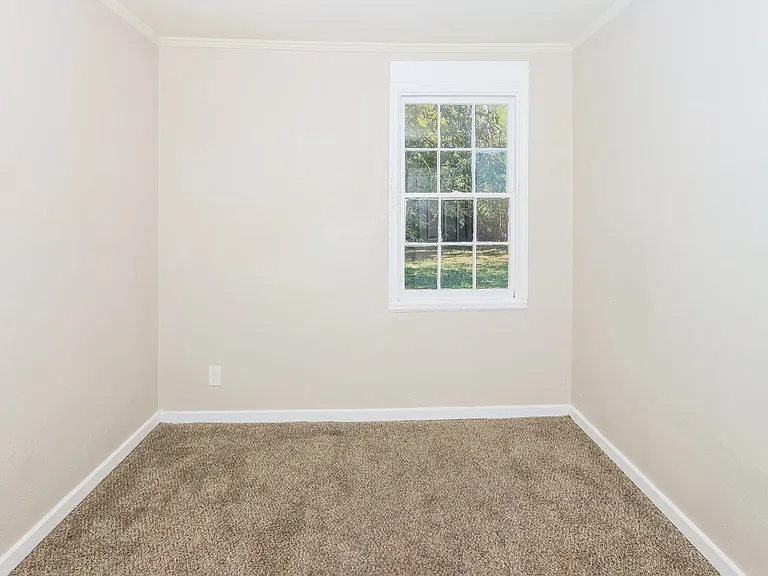 299057_025_bedroom_13291732.jpg