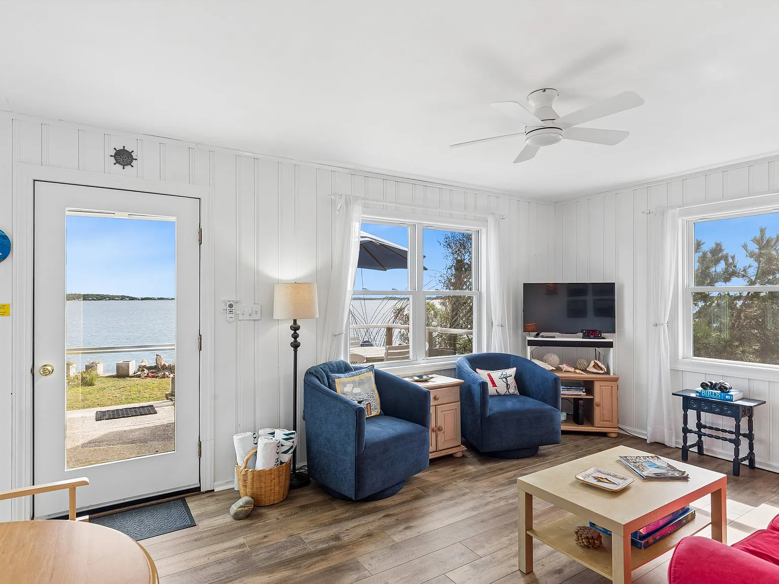 Waterfront Cottage In Lazy Point — Photo 4