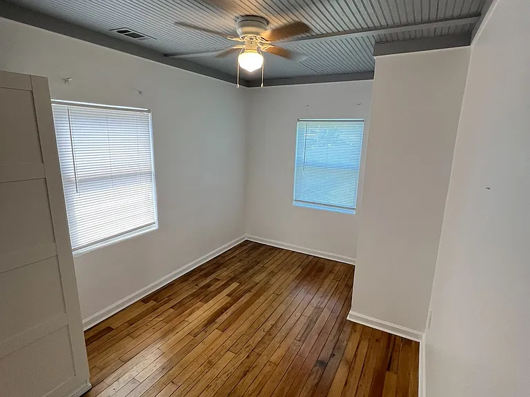 412 Riverside Dr — Photo 7