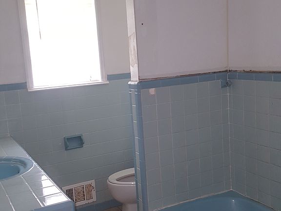 Main bathroom