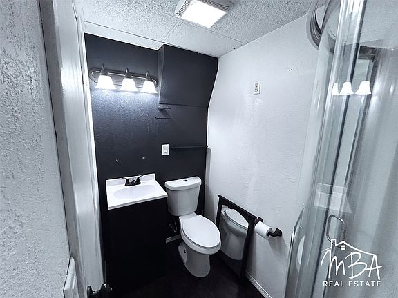 3rd image of 1203 N Pinecrest St
