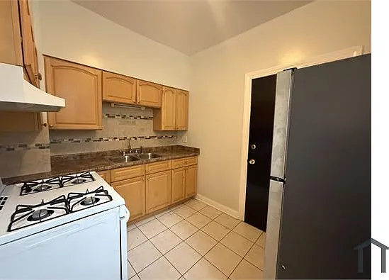 Studio, $1,200 — Photo 2