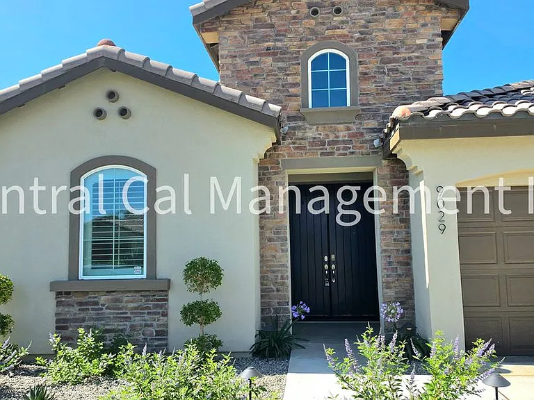 9029 Almond Creek Dr — Photo 2