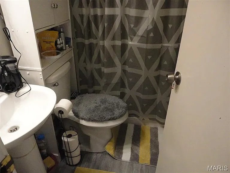 2240 Windsor Dr — Photo 1