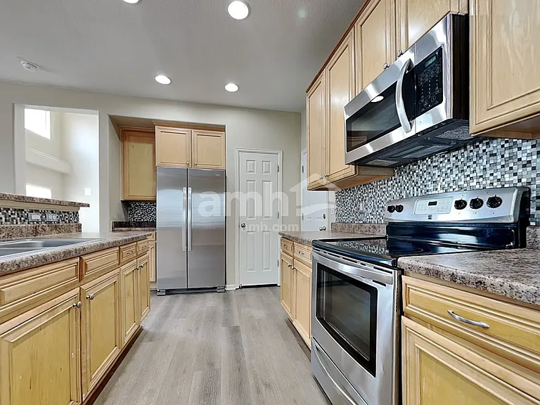 18942 E Vassar Dr — Photo 3