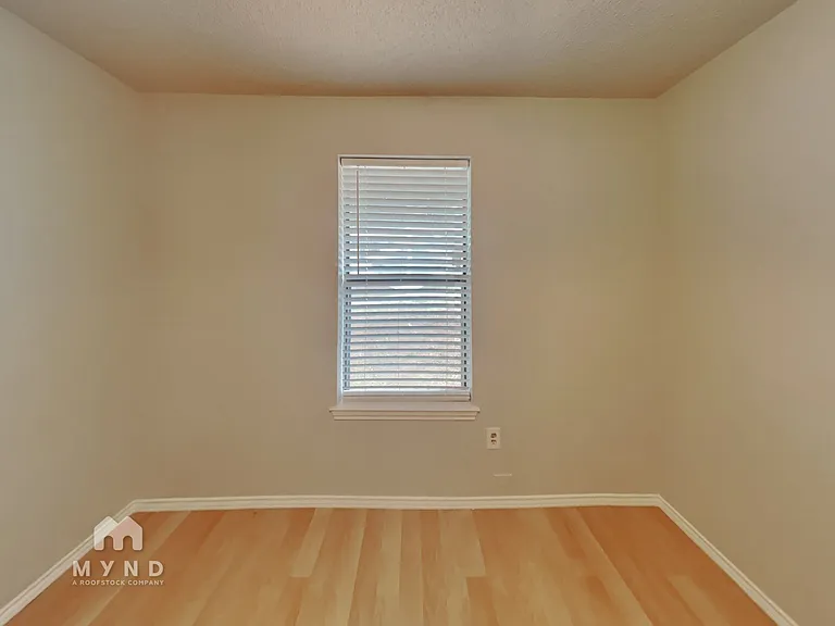 303 N Eastern St #B — Photo 18