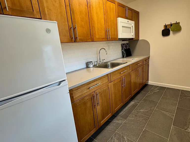 139 Windsor Rd #2C — Photo 5
