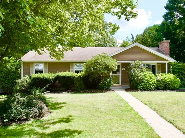 26 June St, Dudley, MA 01571