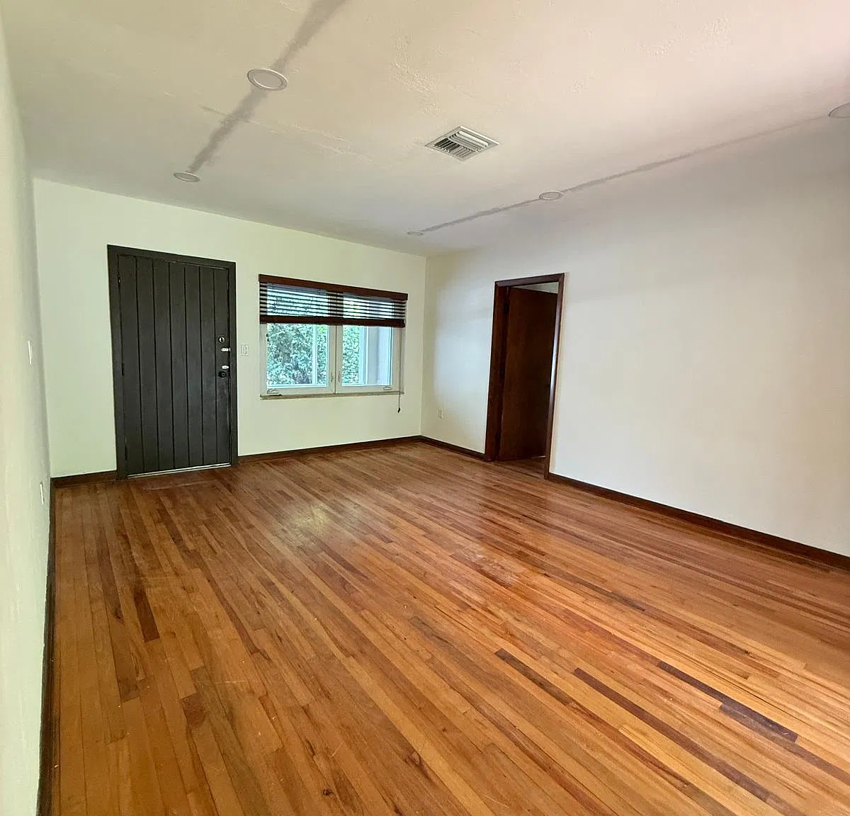 3 bed, 1810 sqft, $7,500 — Photo 4