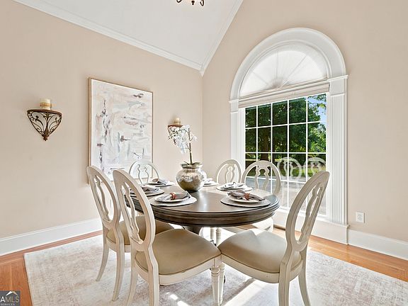 4th image of 160 Carmel Ridge Rd