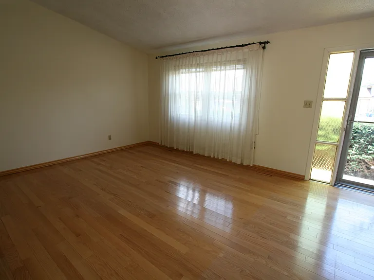 1092 Stanton St — Photo 4