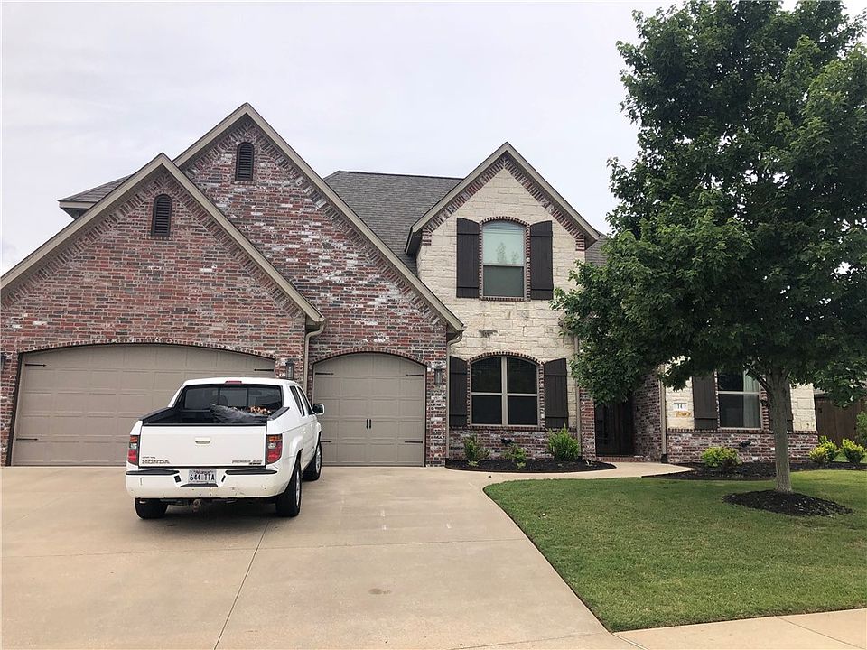 1st image of 14 Dawn Hills Dr