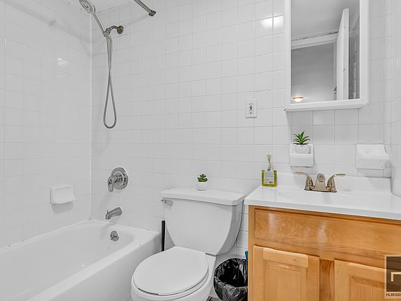 4th image of 30 Allen St APT 3A