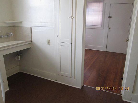 4th image of 1388 N Linden Ave