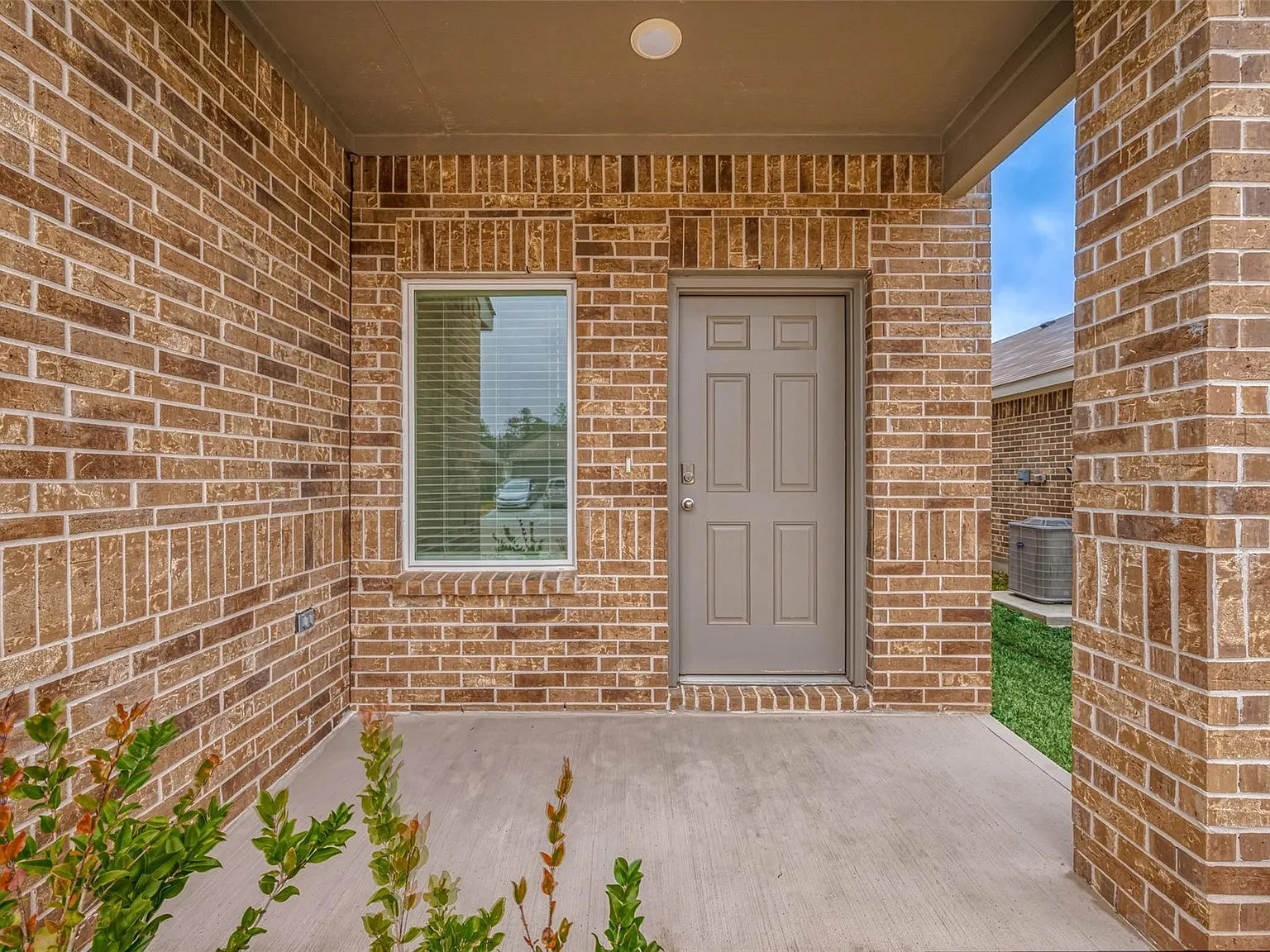4 bed, 2.5 bath, 2144 sqft, $2,290 — Photo 4