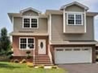 542 Elm Ave, Ridgefield, NJ 07657