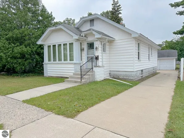 1201 W Carpenter St, Midland, MI 48640