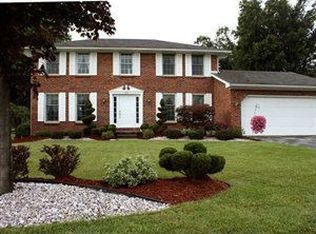 143 White Cedar Dr, East Amherst, NY 14051