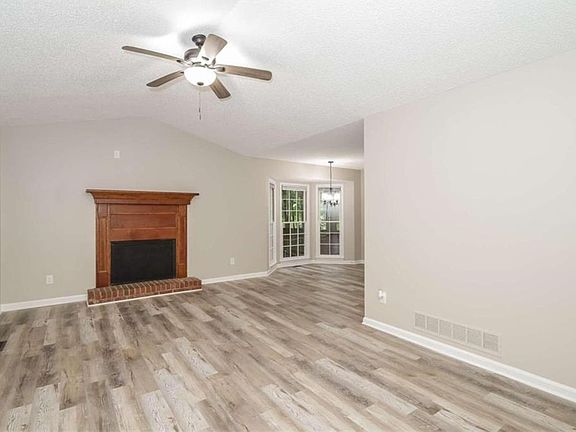 4th image of 121 Sumer Ln N