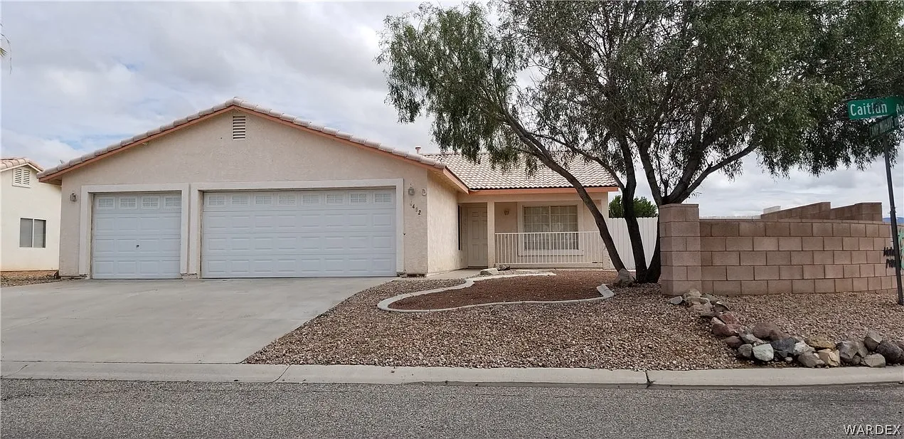 3 bed, 2.0 bath, 1324 sqft, $1,800 — Photo 1