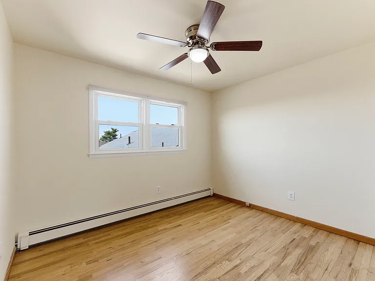 370 Henry St — Photo 11
