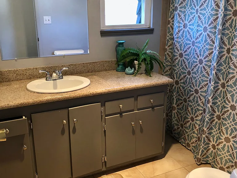 2ND BATHROOM WITH TUB & SHOWER