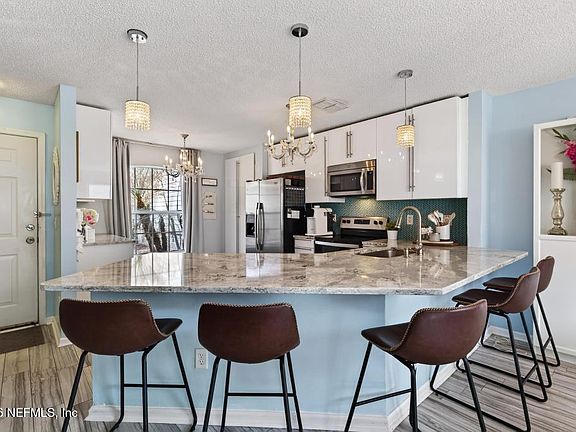 4th image of 805 Old Bridge Rd Unit 2