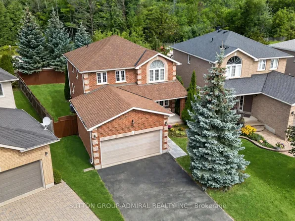34 Balmoral Pl, Barrie, ON L4N 0Y9