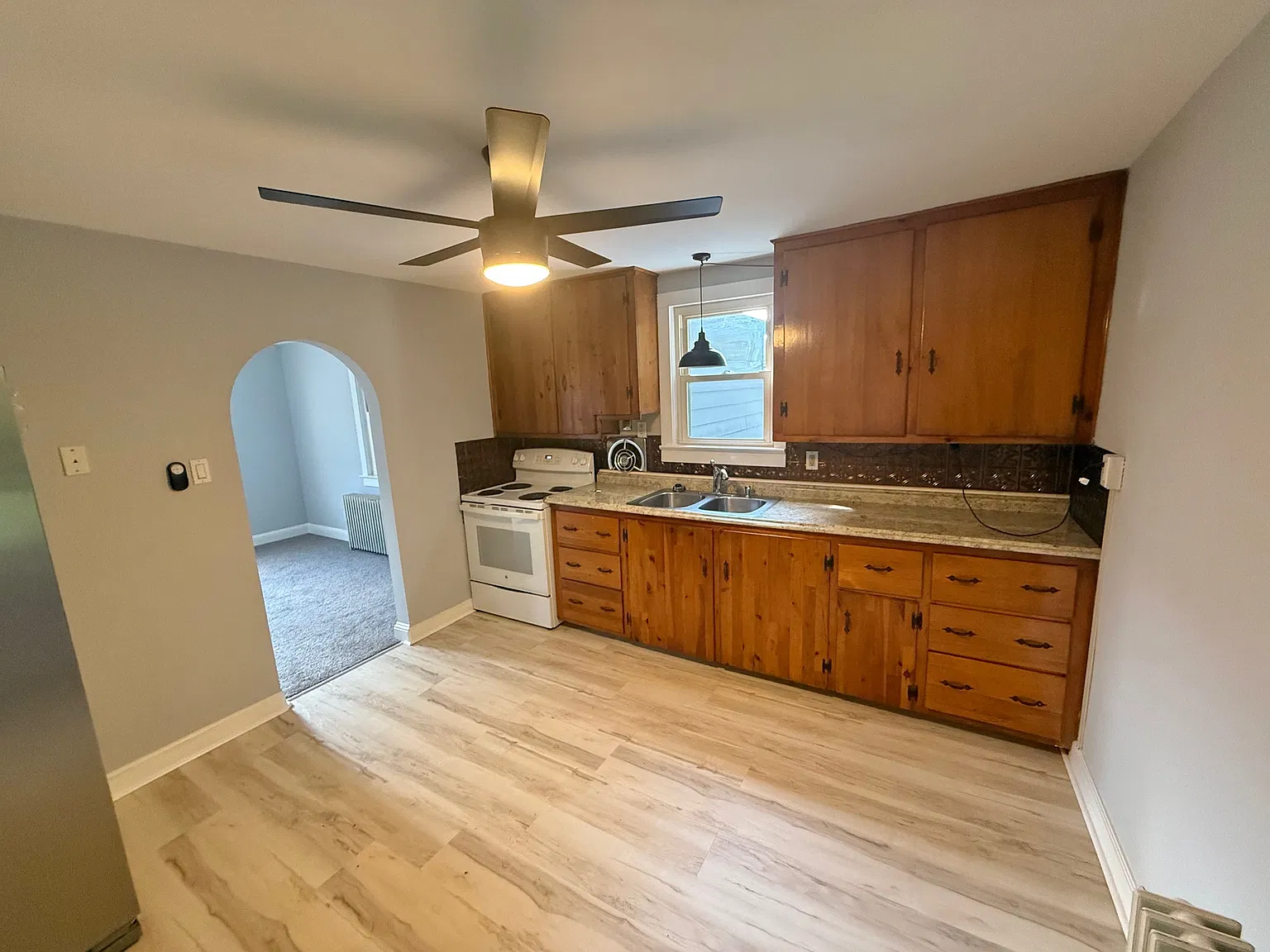 2 bed, 1000 sqft, $1,600 — Photo 3