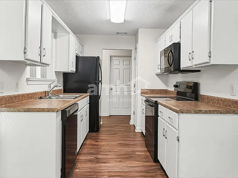 20 Carlisle Ln — Photo 4