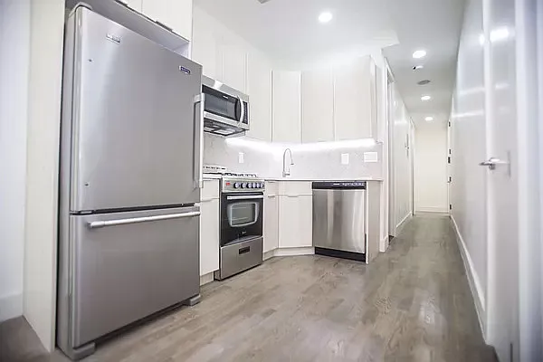 Rented by Green Leaf Management, LLC | media 12