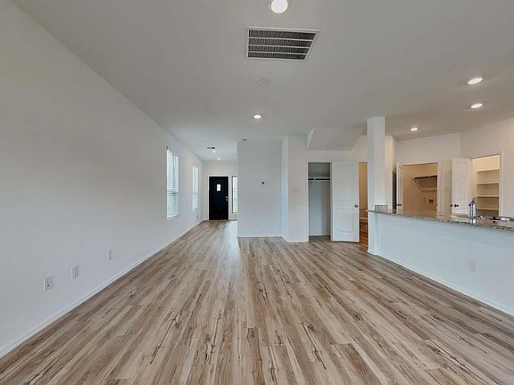 4th image of 18743 Jasper Ridge Dr