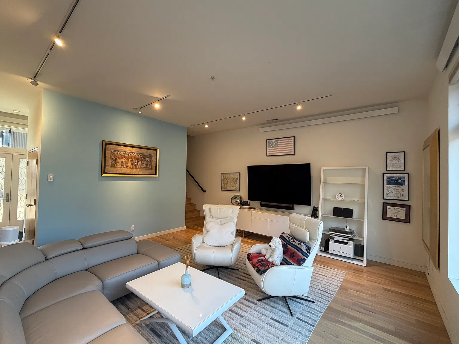 2 bed, 2.5 bath, 1152 sqft, $6,500 — Photo 3