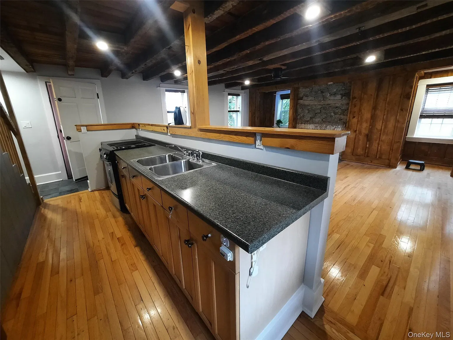 2 bed, 1.0 bath, 1000 sqft, $2,600 — Photo 4