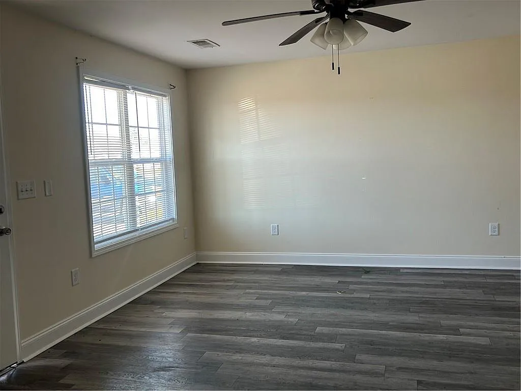 1 bed, 1.0 bath, 2048 sqft, $500 — Photo 2